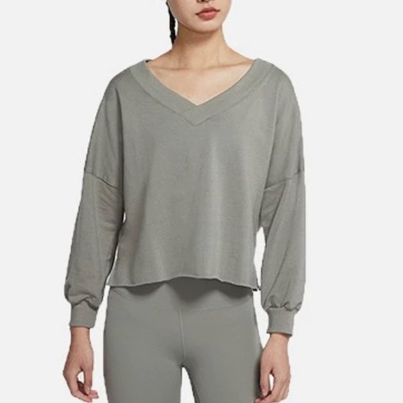 NIKE YOGA LUXE Soft Gray Modal V-Neck Cropped Sweatshirt Plus Size 2x - Picture 1 of 9
